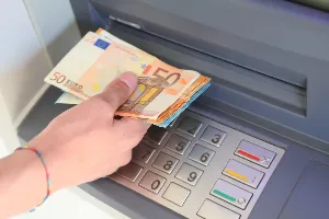 Quanto dinheiro se pode levantar no multibanco? limites e recomendações